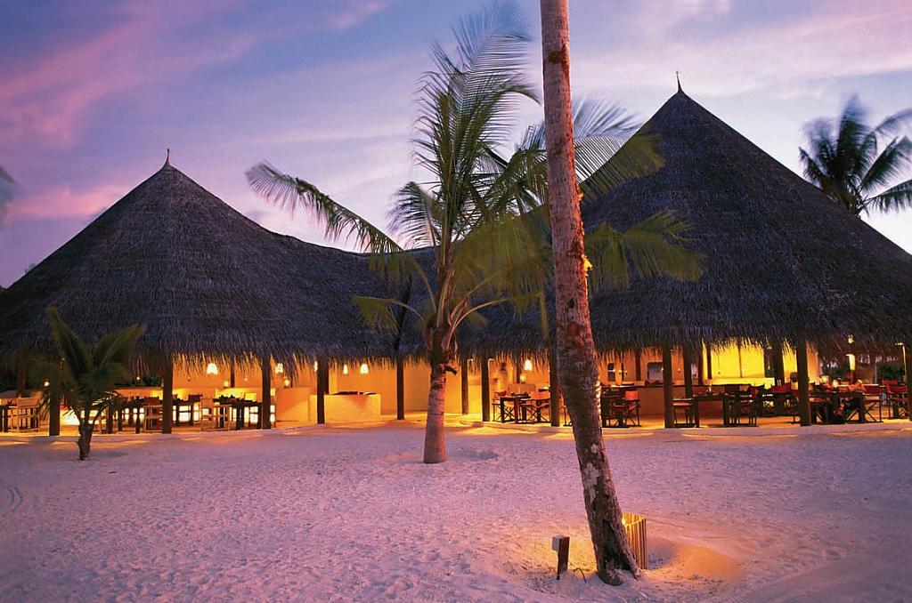 Пляжный бар отеля Gili Lankanfushi на Мальдивах