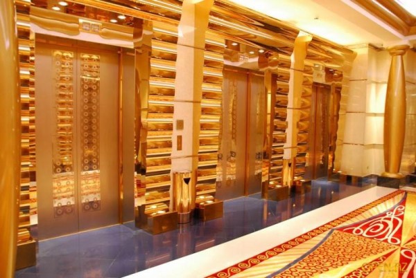 Золотые лифты в Дубае