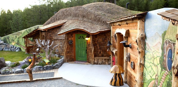 Необычный дом Hobbit House в США