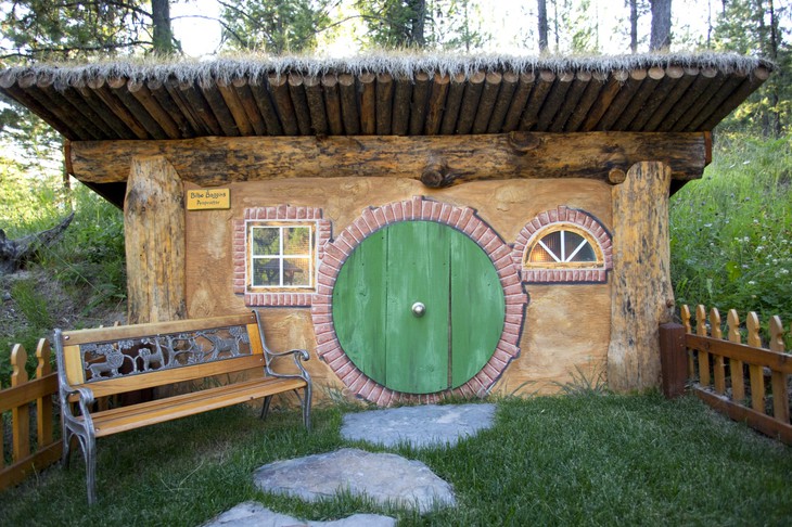 Необычный дом Hobbit House в США