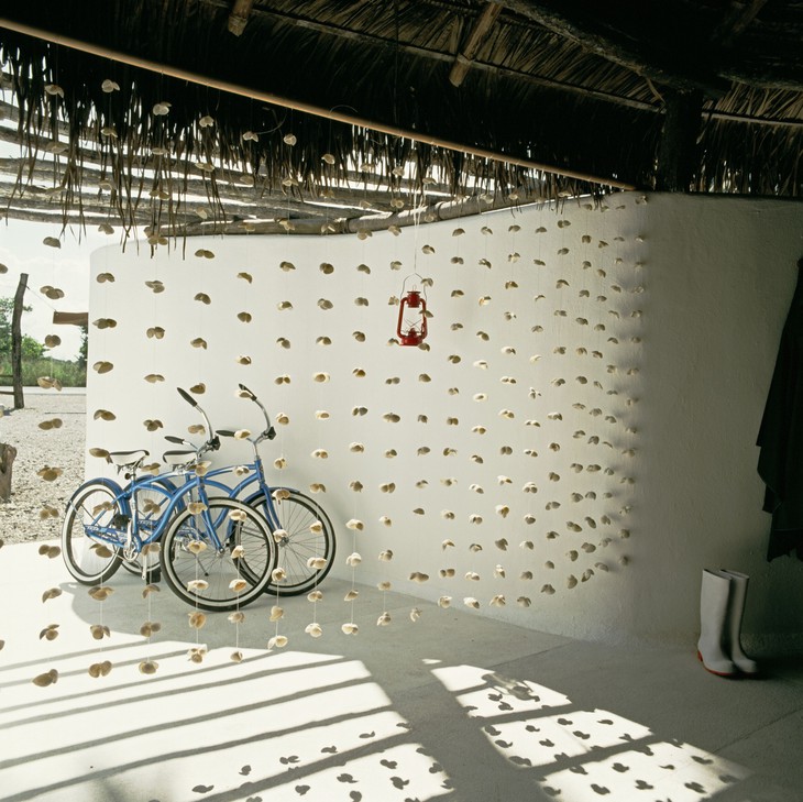 Гараж для велосипедов отеля Hotel Azucar в Мексике