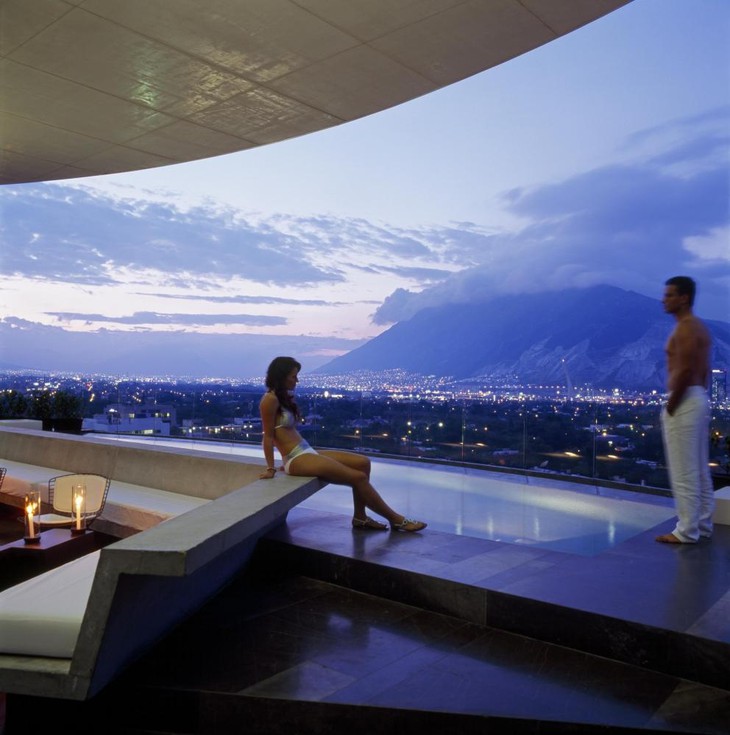 Роскошный вид с крыши отеля Hotel Habita MTY в Мексике