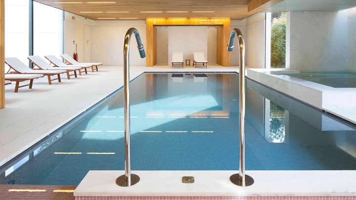 Крытый бассейн спа-отеля Minho в Португалии