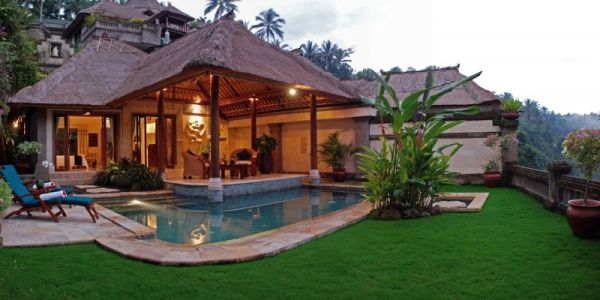 Небольшой бассейн отеля Viceroy Bali Resort&Spa