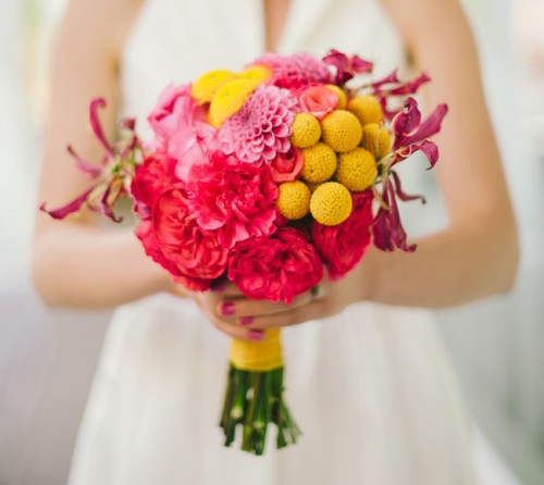 Красочный свадебный букет невесты