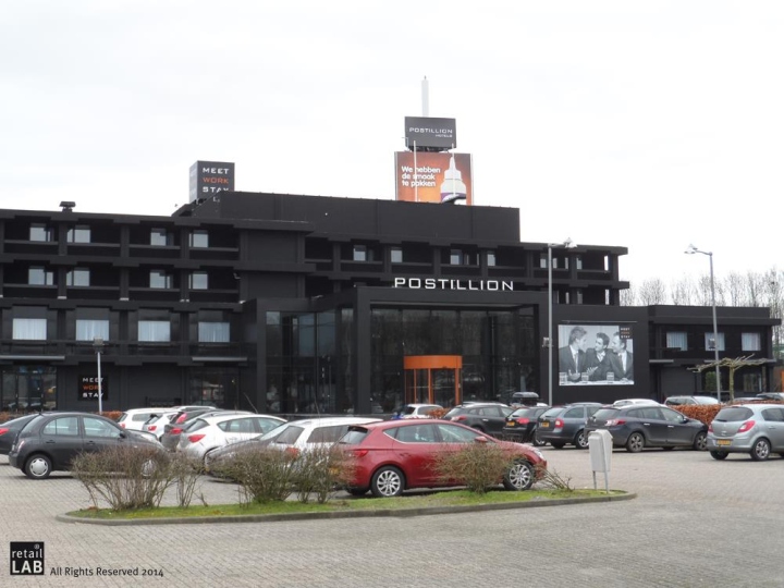 Парковка у отеля Postillion Hotel в Нидерландах