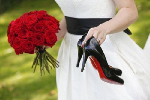 Свадебный образ в красно-чёрных тонах