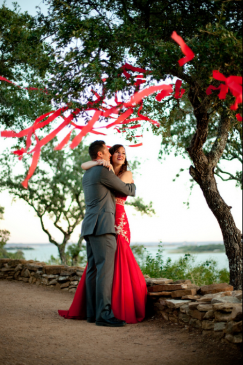 Оформление свадьбы в серо-красных тонах
