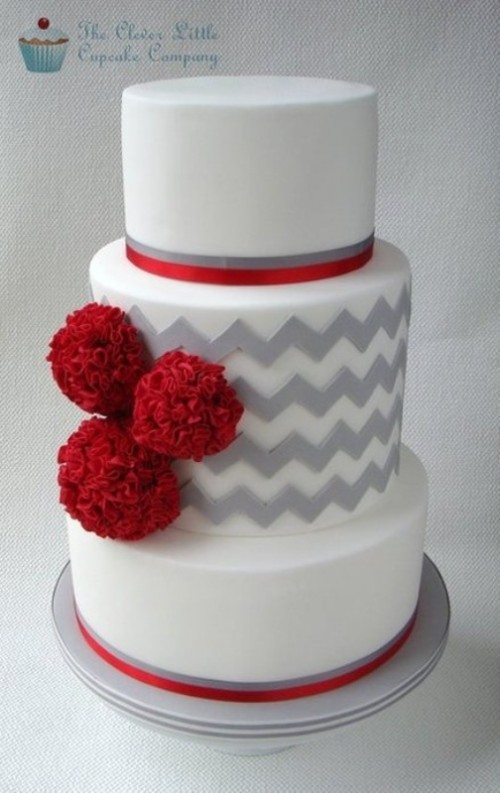 Свадебный торт в серо-красных тонах