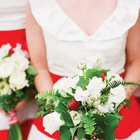 red-green-and-white-winter-wedding-01