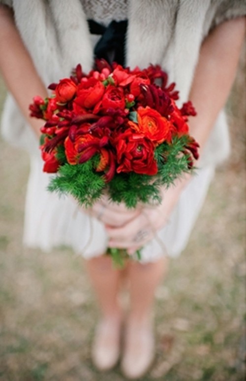red-green-and-white-winter-wedding-08