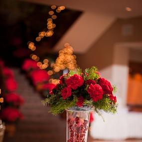 red-green-and-white-winter-wedding-09