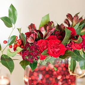 red-green-and-white-winter-wedding-11