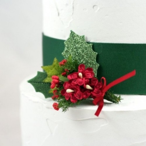 red-green-and-white-winter-wedding-23
