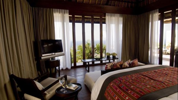 Интерьер спальни отеля Bvlgari Resort