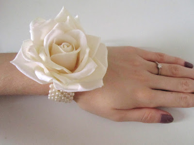 Стильный жемчужный браслет с розой