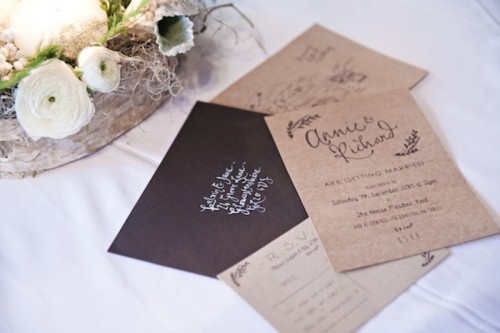 Свадебные открытки на столе