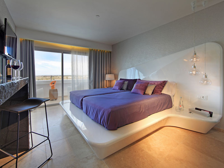 Интерьер номера в Ushuaia Ibiza Beach Hotel