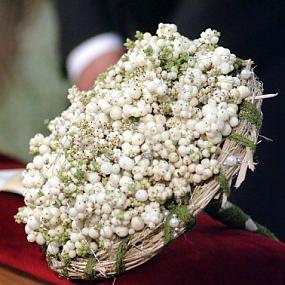 winter-wedding-bouquets-16