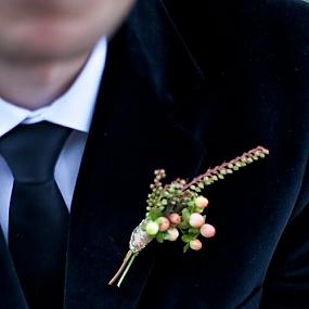 winter-wedding-boutonnieres-08