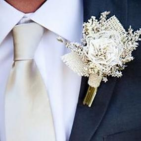 winter-wedding-boutonnieres-11