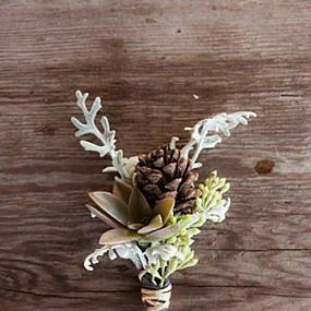 winter-wedding-boutonnieres-14