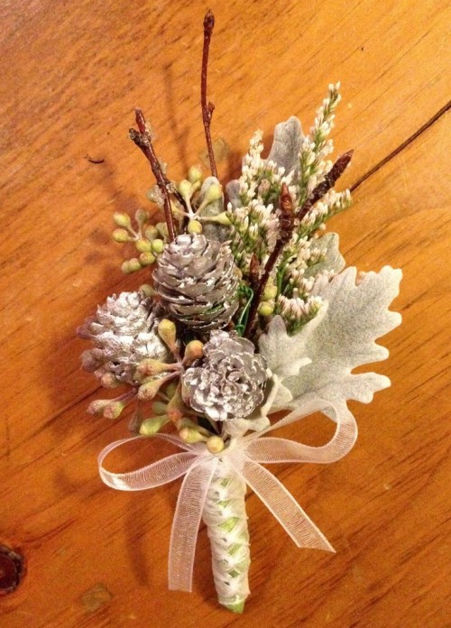 winter-wedding-boutonnieres-22