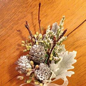 winter-wedding-boutonnieres-22