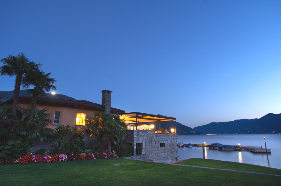 Отель Eden Roc с видом на озеро Мэгиор