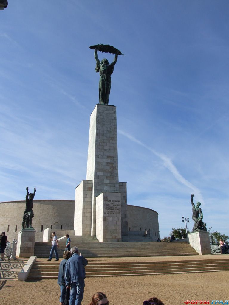 памятник свободы в будапеште