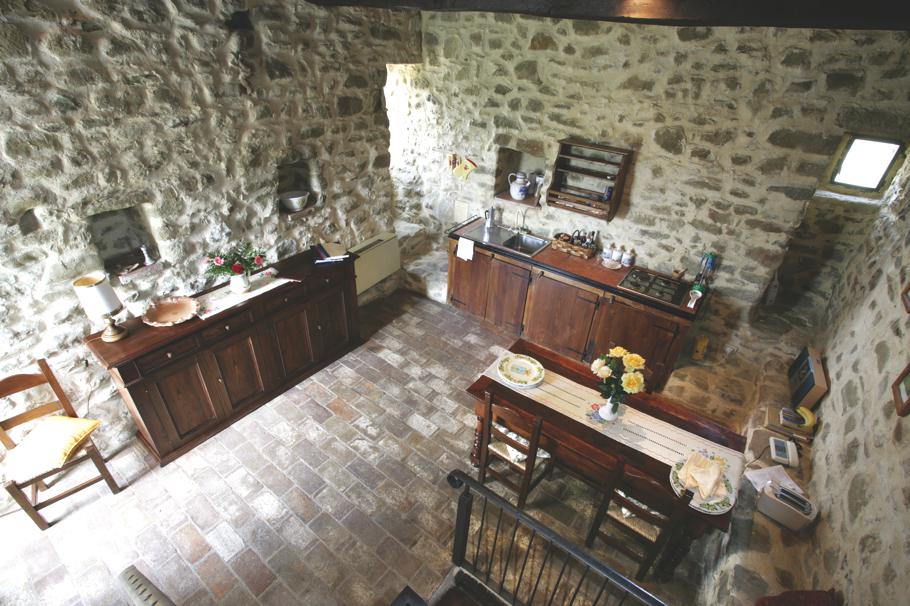 medieval-hamlet-renatos-tower-italy