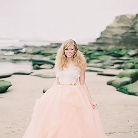 chic-peach-and-gold-beach-wedding-01