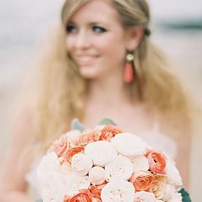 chic-peach-and-gold-beach-wedding-08