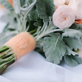 chic-peach-and-gold-beach-wedding-09