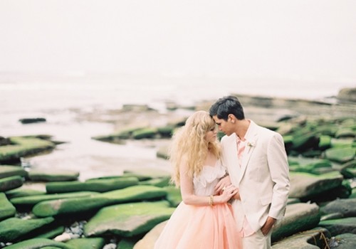 Пляжная свадьба в персиковом цвете