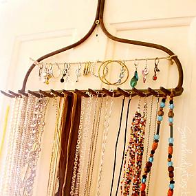 diy-jewelry-organizers-11