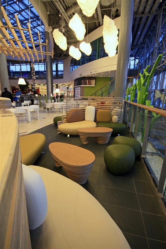 Крупный торговый центр FOOD COURTS в Гливици