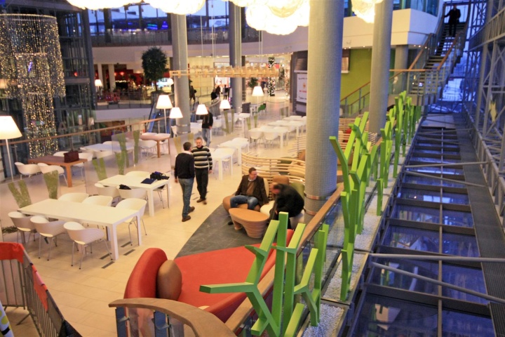 Крупный торговый центр FOOD COURTS в Гливици