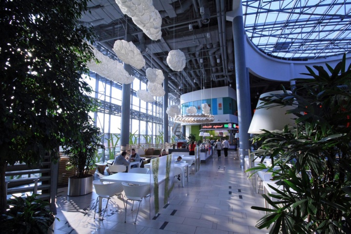 Крупный торговый центр FOOD COURTS в Гливици