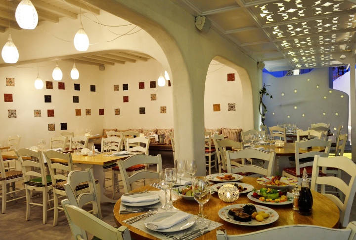 Дизайн средиземноморского ресторана Mamalouca от Economou