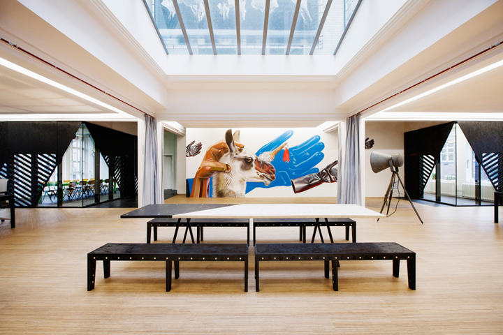 Креативный и смелый дизайн интерьера Superheroes office в Амстердаме, Нидерланды