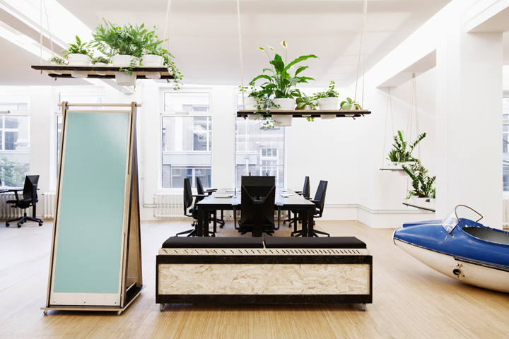 Креативный и смелый дизайн интерьера Superheroes office в Амстердаме, Нидерланды