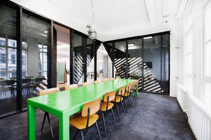 Креативный и смелый дизайн интерьера Superheroes office в Амстердаме, Нидерланды