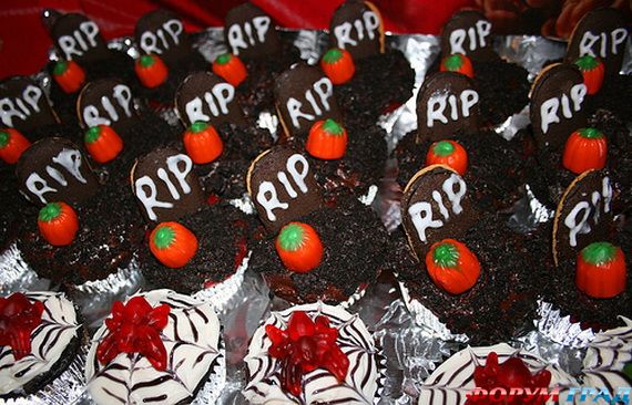 decorating-ideas-for-halloween-cupcakes-25