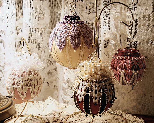 crocheted-christmas-tree-ornament