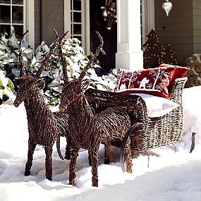 reindeer-outdoor-decoration