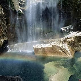 natural phenomenon vernal falls yosemite cali50
