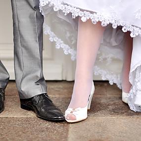 shoes-of-bride-and-groom-10