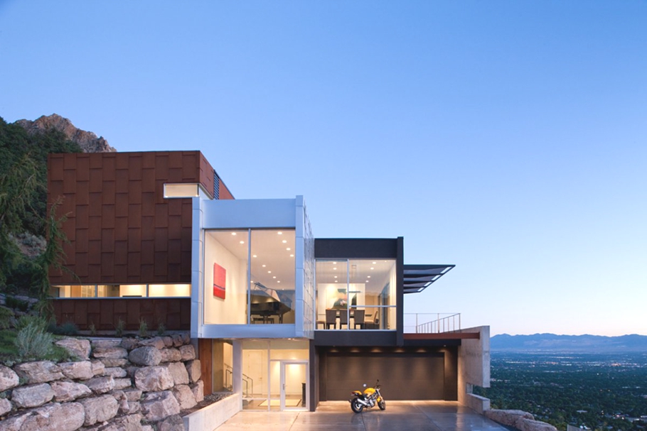Архитектурно строительная экспертиза приняла стильную виллу в скалах над Salt Lake Valley