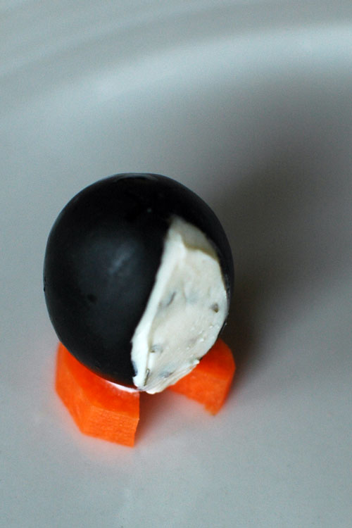 party-appetizer-ideas-cream-cheese-penguins-04